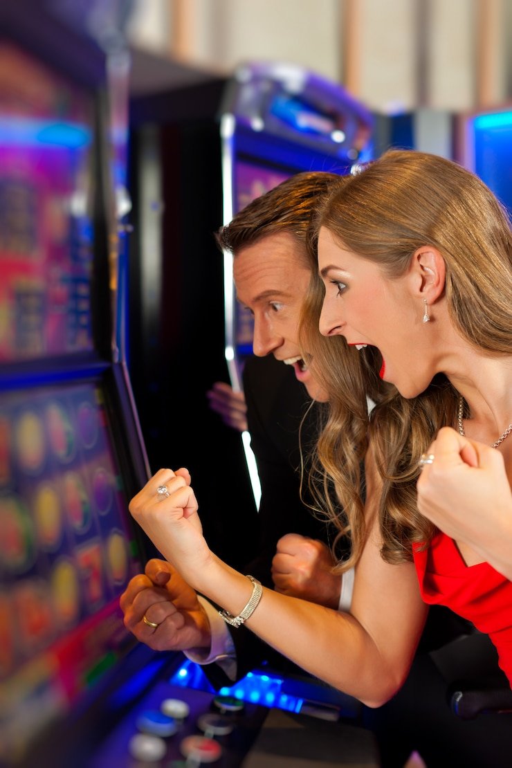 Simbol keamanan data dan perlindungan privasi dalam fitur Ajak Teman tante4d